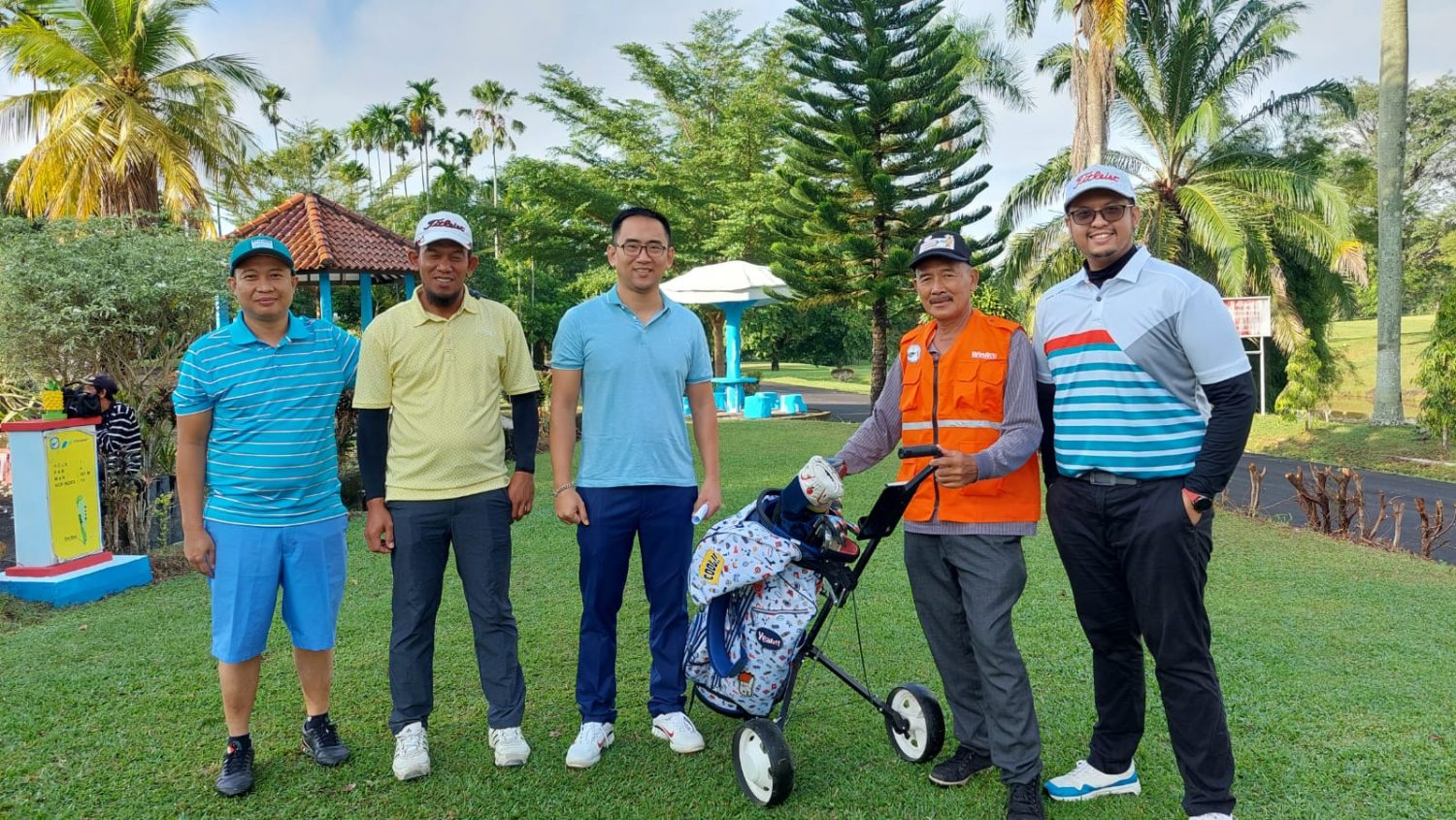 WinRo Memberikan Bantuan 50 Rompi untuk Caddy Persatuan Golf Prabumulih