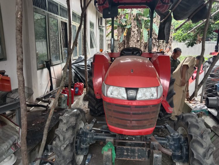 Traktor Rotary Roda 4 yang tersedia di Balai Pemyuluh Pertanian (BPP) Kecamatan Cambai. Selasa 11/10/2022.