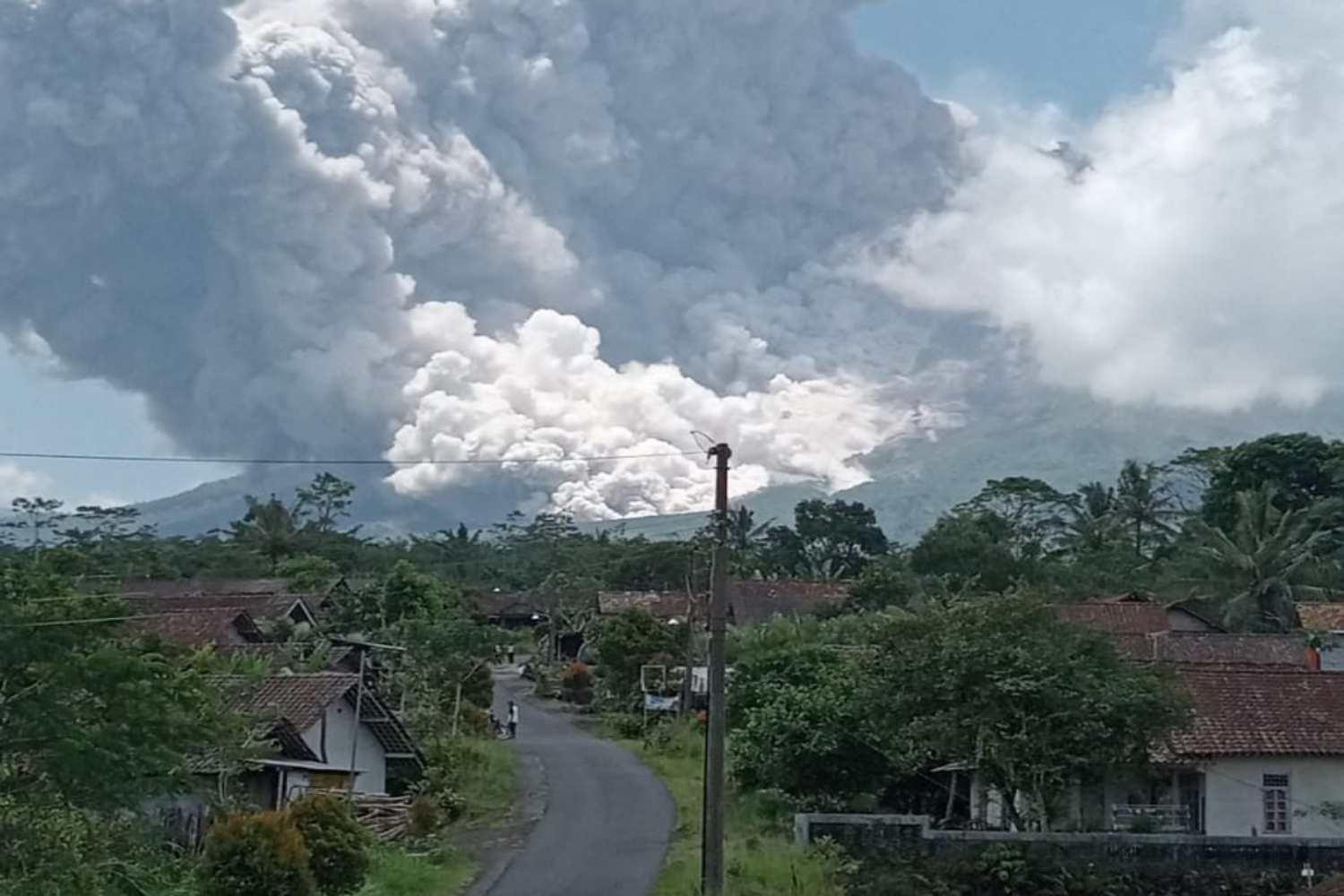 Bencana Alam Menjelang Ramadhan, dari Banjir Lahat Sampai Erupsi Gunung Merapi