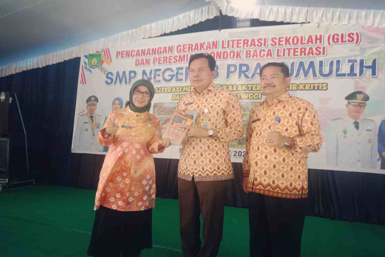 Hari ini Walikota Ridho Yahya Meresmikan Pondok Baca Literasi SMPN 8 Prabumulih