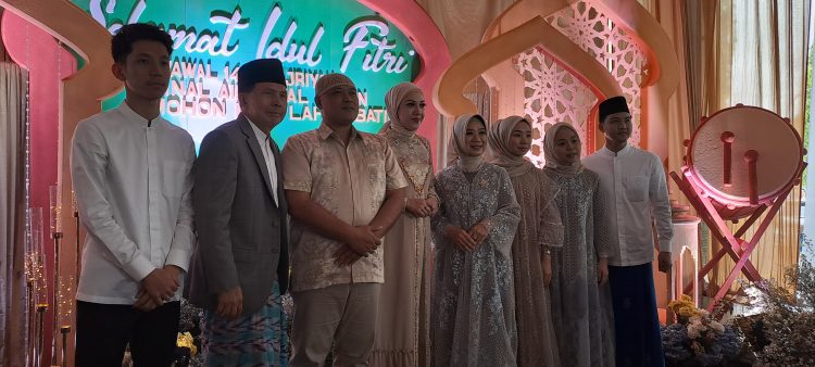 Kapolres Prabumulih AKBP Witdiardi SIK MH dan istri terlihat hadir pagi ini di rumdin Walikota 