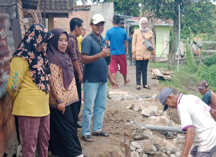 Lurah Kelurahan Karang Raja Apresiasi Kegiatan Gotong Royong Warga dan Bantuan Para Donatur