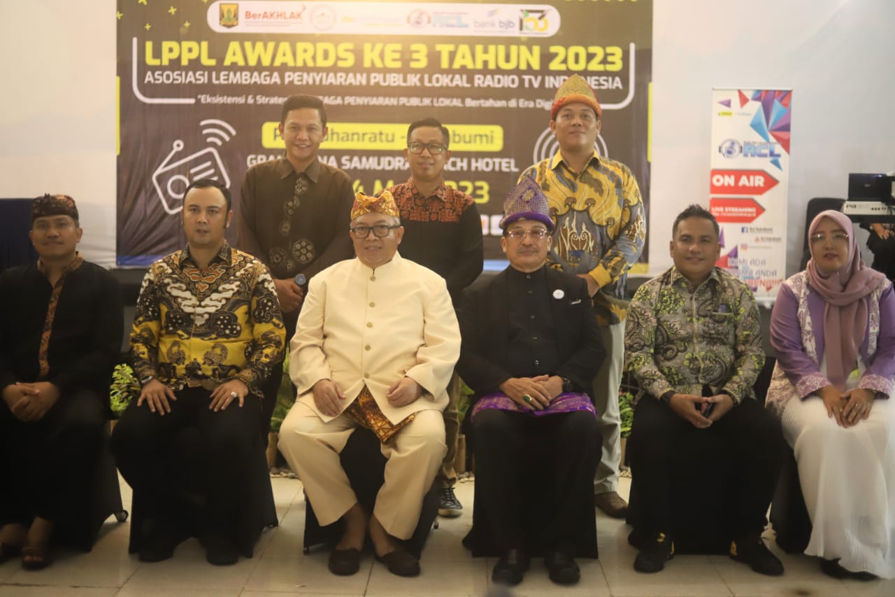 Peduli Radio , Pj Bupati H Apriyadi Menerima reward dari Asosiasi LPPL Radio dan Televisi Indonesia