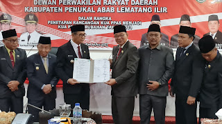 Penyerahan nota penjelasan oleh Bupati Heri Amalindo, Selasa 22/8/2023.