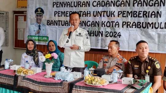 Penyerahan Secara Simbolik Bantuan Cadangan Pangan Beras Tahap 1