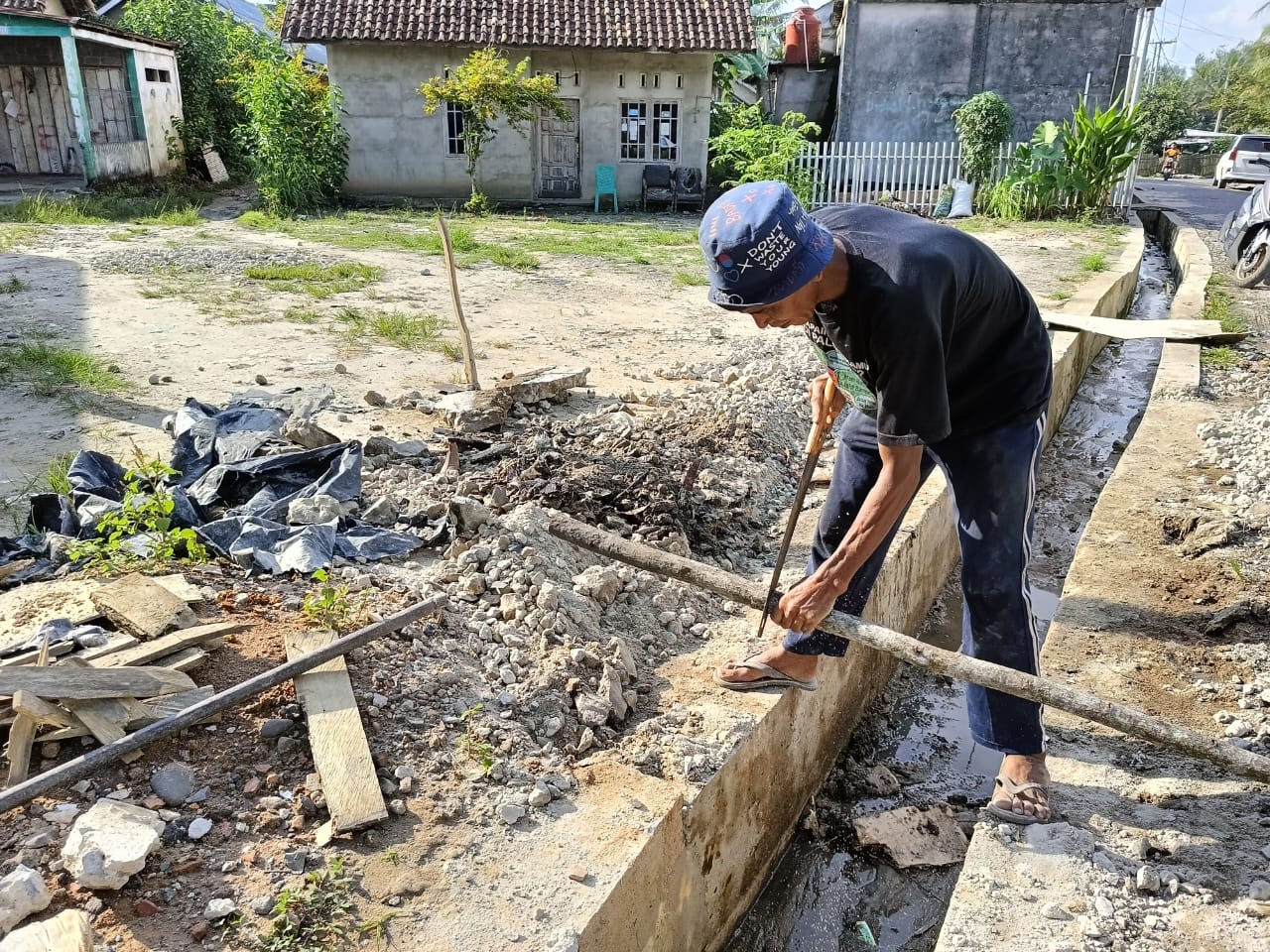 Kontraktor Desa Suka Menang Perbaiki Plat Deker yang Rusak