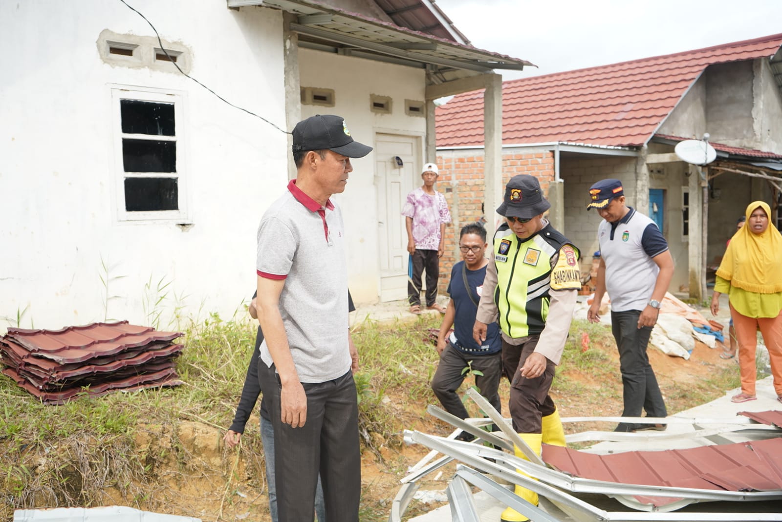 Tinjau Puluhan Rumah Kena Puting Beliung, Elman Janjikan Bantu Perbaikan