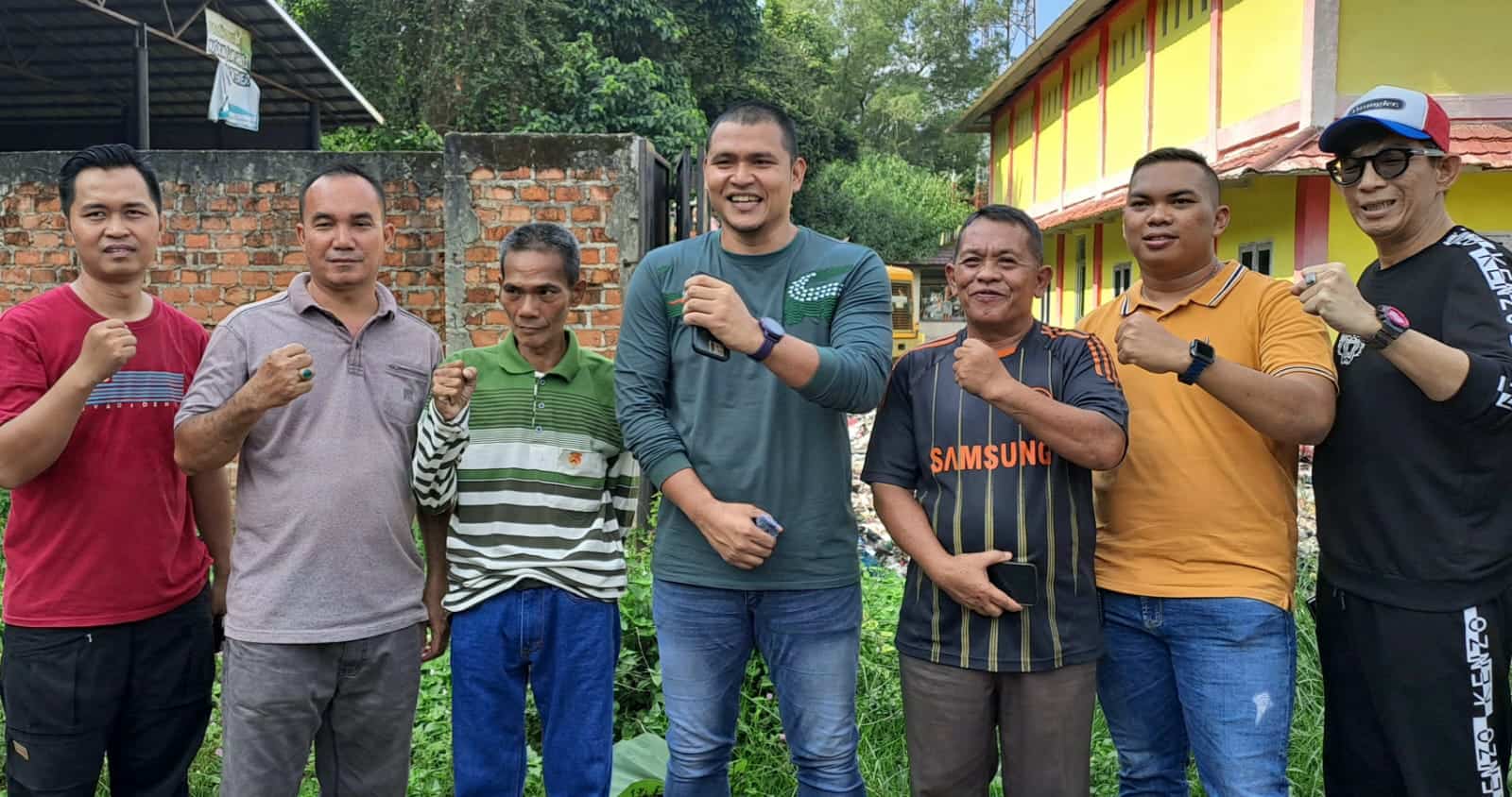 Bukan Cuma Membersihkan Sampah, Tim H Arlan dan Franky Nasril juga Bantu Fogging