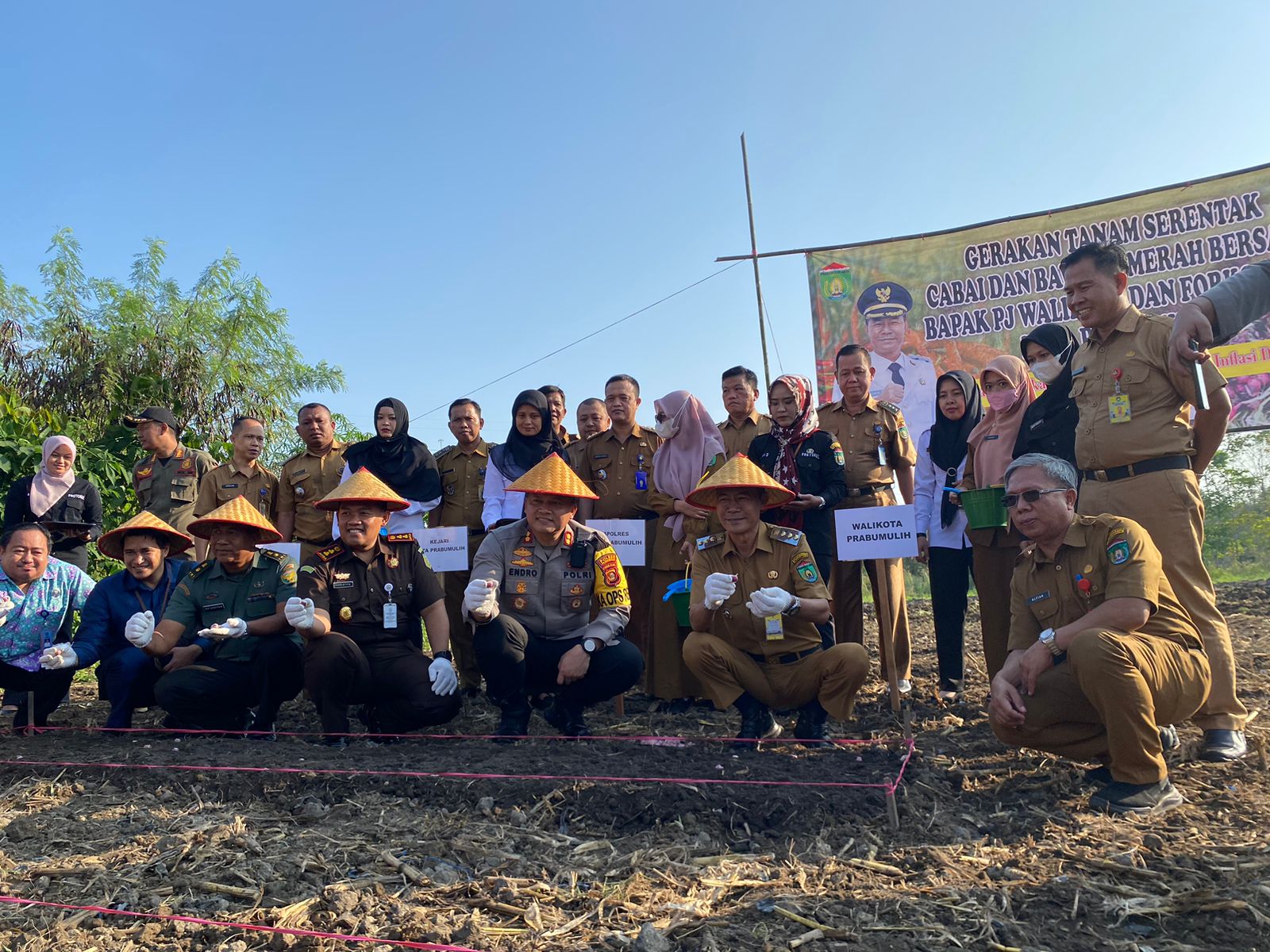 Pj Wako Lakukan Gerakan Serentak Tanam Cabai dan Bawang Bersama Forkopimda