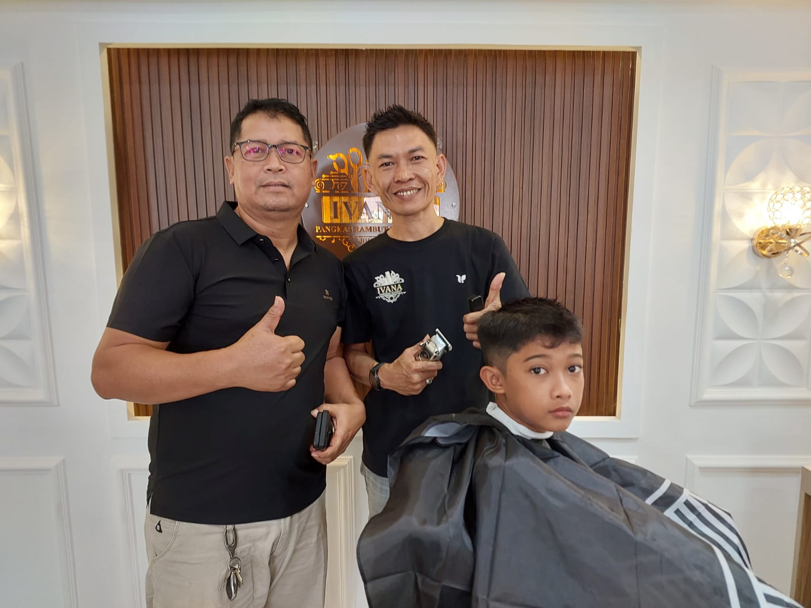 Siapa Bilang Gunting Rambut di Tempat Mewah itu Mahal? Ivanna Babershop Murah Kok