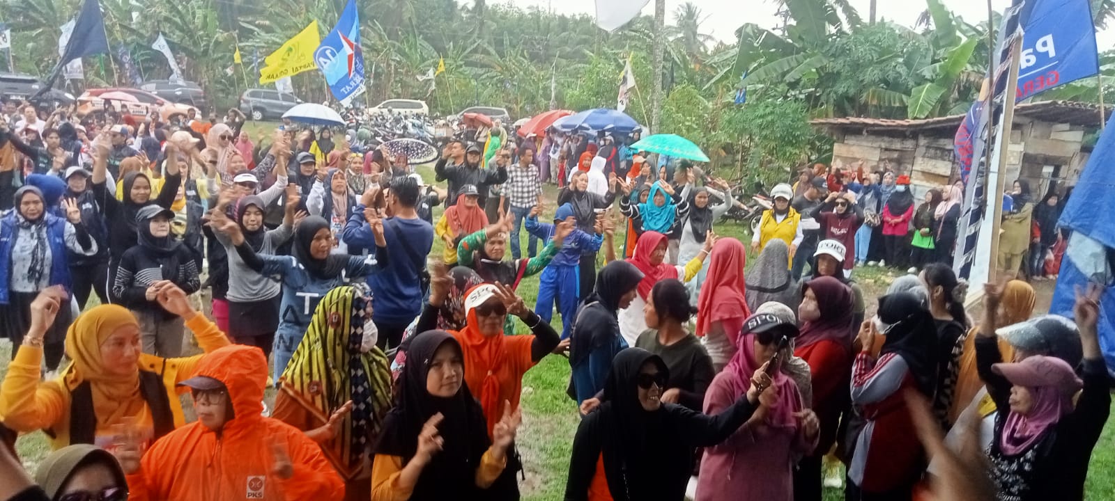 Warga Prabumulih, Tetap Semangat Ikuti Kampanye Ber_Gema Meski Diguyur Hujan