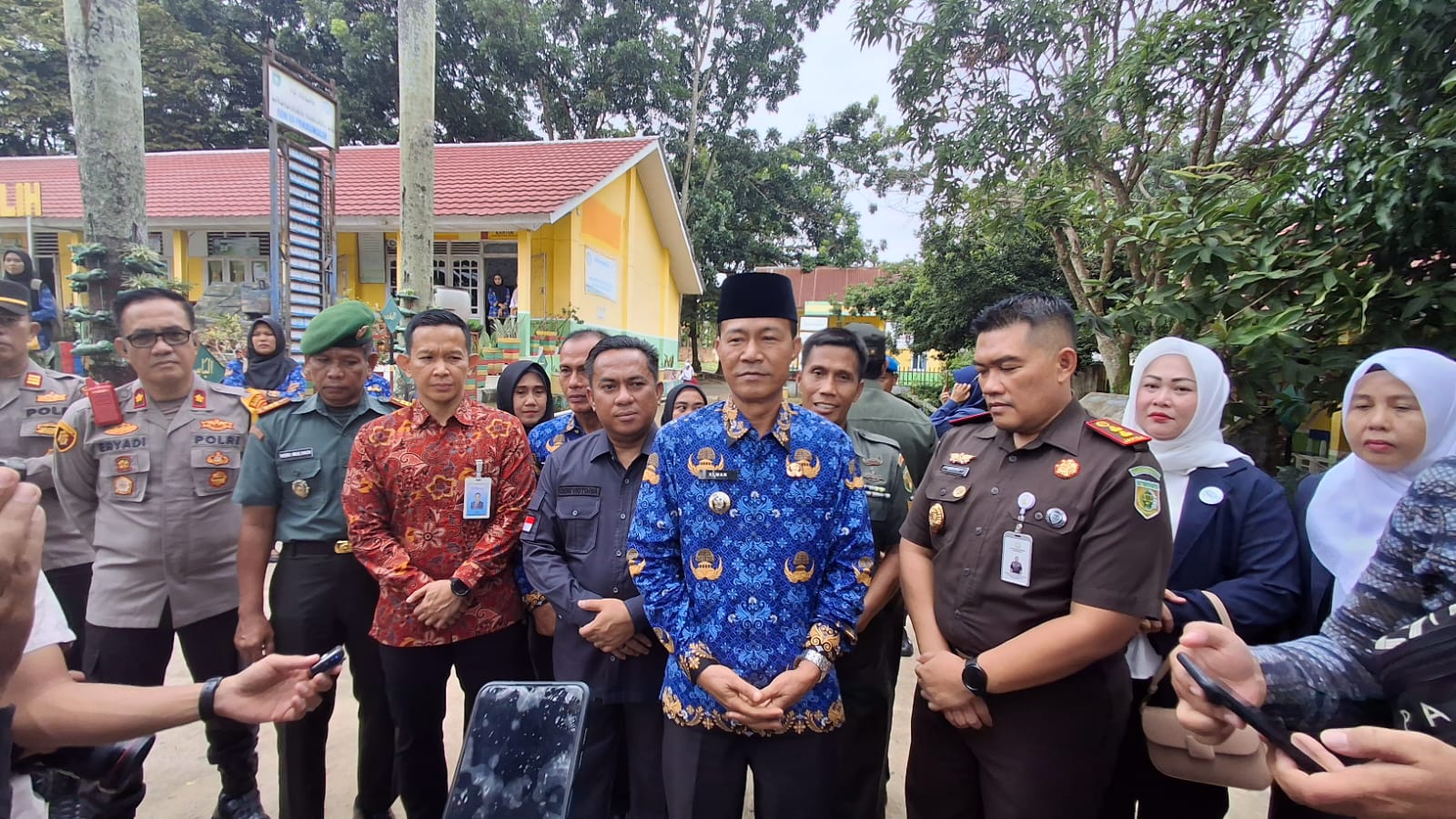 Pj Walikota Launching Program Makan Bergizi Gratis di SD 48, SD 50 dan SMPN 3 Prabumulih