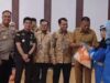 Cak Arlan Membagikan Sebanyak 337 Paket Sembako dari Bank Negara Indonesia (BNI) ke Petugas Kebersihan